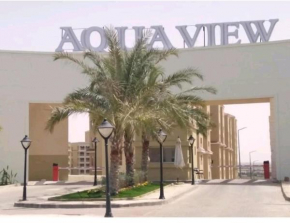 شاليه فندقي ٥٥ متر بحمام وتراس مكيف ومفروش فرش زيرو راقي جدا اول استخدام يطل علي البسينات وللعلم القريه قبلي الطريق